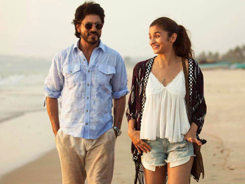 Shah Rukh Khan and Alia Bhatt in Dear Zindagi