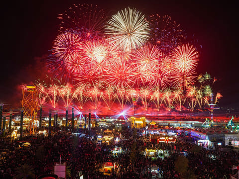 Celebrate Eid Al Fitr with stunning fireworks in Abu Dhabi and Dubai