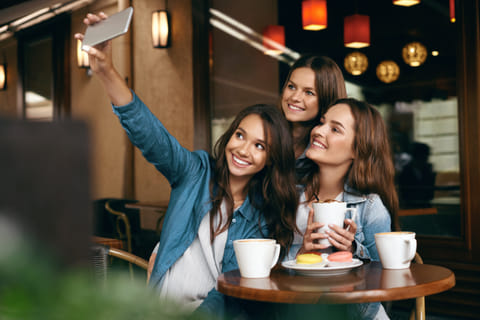 In any café, you’ll encounter a vibrant mix of personalities—some quietly tucked into corners, immersed in work, while others linger for hours, savouring endless cups of coffee and sharing desserts over lively conversations.
