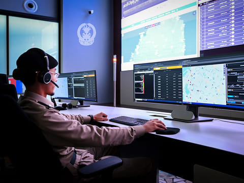 Sharjah Police Operations Centre calmed the distressed driver