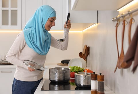 Whether you’re whipping up a quick smoothie for suhoor, steaming fresh vegetables for iftar, or keeping drinks at the perfect temperature, these appliances can elevate your cooking game.