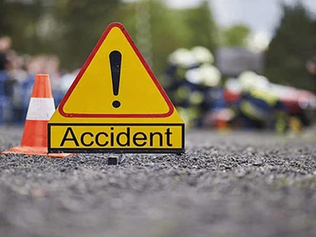 Preliminary reports indicate a bus overturned and caught fire after a collision that killed six Indonesian pilgrims in Saudi Arabia.