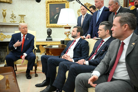 US President Donald Trump still backs his national security team despite a blunder that saw officials accidentally share plans for strikes on Yemen with an American journalist, the White House said Monday.