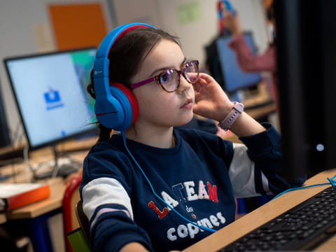 This photo shows pupils in a primary school class using AI for maths lesson