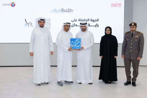 Sheikh Hamdan bin Mohammed bin Rashid Al Maktoum giving Hamdan Flag to Lt Gen Mohammed Ahmed Al Marri, Director General of the GDRFA at a ceremony in Dubai