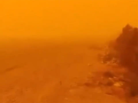 The visibility collapse led Anbar and neighboring provinces to urge drivers to exercise extreme caution.