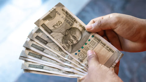 A YouTube video wrongly alleges that Rs 500 notes will be discontinued by 2026.