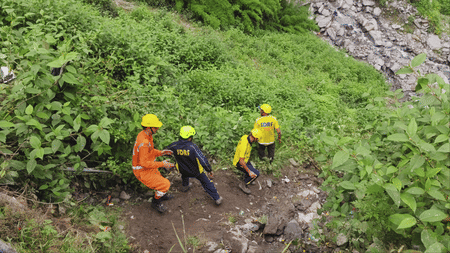 Rescue teams from the State Disaster Response Force (SDRF), National Disaster Response Force (NDRF), and the police swiftly reached the site to begin evacuation and medical assistance.