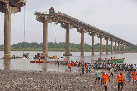 The bridge was a crucial link between the Anand and Vadodara districts and served as a vital artery for commuters traveling between Central Gujarat and the Saurashtra region.
