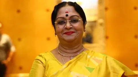 Her role opposite M.G. Ramachandran in ‘Nadodi Mannan’ (1958) catapulted her to the top ranks of Tamil cinema and won her widespread acclaim.