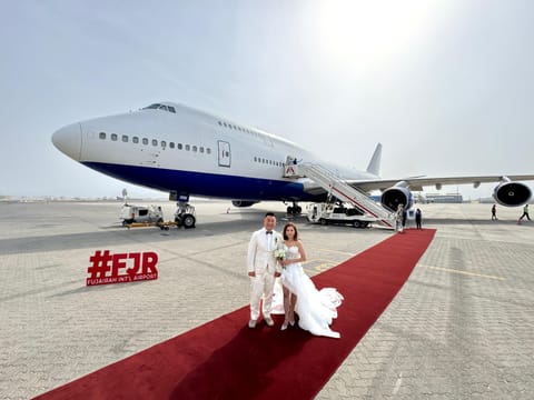 Sam Chui and Fiona Pang had their dream wedding ceremony aboard a Boeing 747-400 flight from Fujairah International Airport on Saturday.