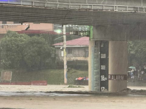 On Tuesday morning, July 22, 2025, the Marikina River overflowed amid ongoing heavy rains caused by the southwest monsoon, or ‘habagat.’