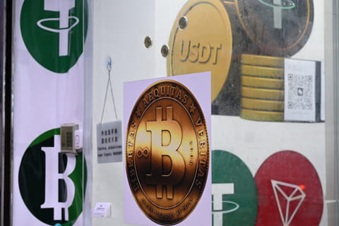 UAE banks are signing up for the crypto and stablecoin investment phenomenon.