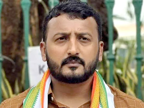 The former Youth Congress leader and Congress MLA Rahul Mamkootathil was taken into custody by the State Crime Branch in Palakkad.