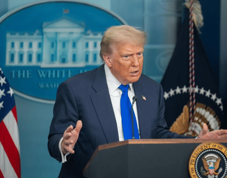 US President Donald Trump has accused Democrats of being "kamikaze".