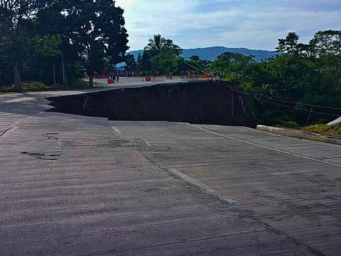 Philippines: Massive landslide cuts off Bukidnon-Davao road