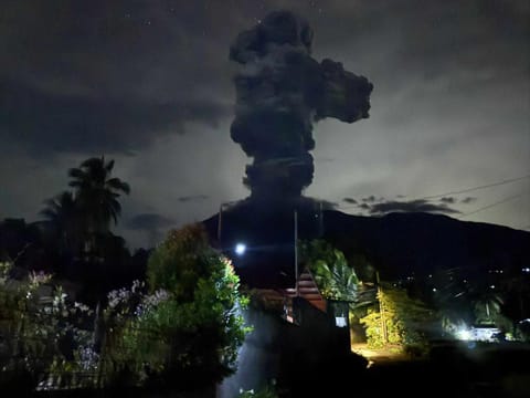 Kanlaon Volcano erupts: Time-lapse video captures ash emmision at the summit crater