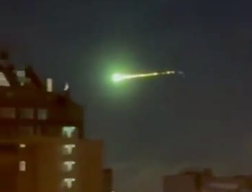 The space object's trajectory and disintegration into sparks, as seen in the video, align with typical fireball behaviour, where atmospheric friction causes the object to break apart.