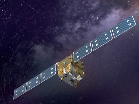 The 813 satellite is equipped with multispectral imaging systems capable of capturing high-resolution images across wide areas of the Arab region.