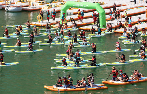 Record turnout as over 5,000 paddlers compete in Dubai Stand Up Paddle