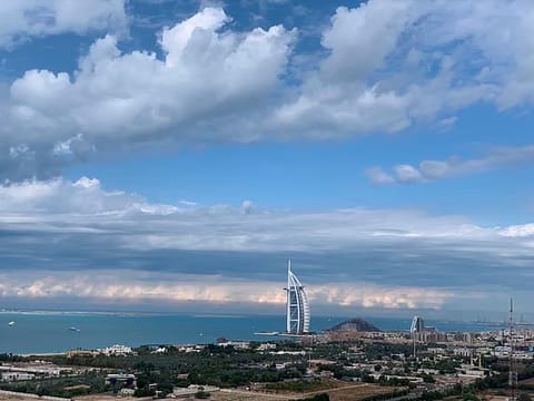 Weather shift: UAE sees drop in daytime temperatures below 35ºC