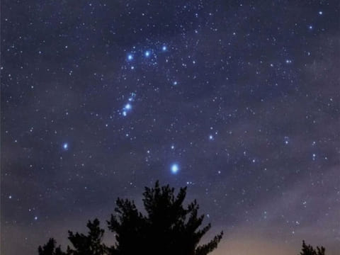 Despite the abundance of stars in summer, the increased glow makes individual stars harder to distinguish.