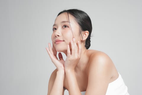 We’ve rounded up seven Korean skincare essentials that will help your skin stay plump, soft, and refreshed, no matter how dry the winter winds get.