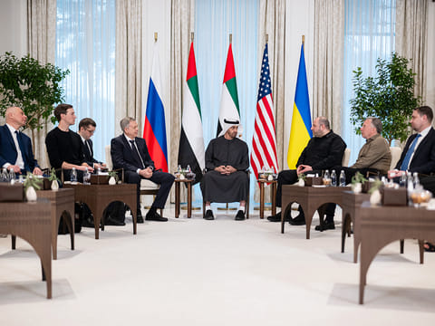 His Highness President Sheikh Mohamed bin Zayed Al Nahyan receives the heads of delegations participating in the UAE-hosted trilateral talks between the United States, Russia and Ukraine, at Al Shati Palace.
