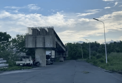 During an on-site inspection on February 1, 2026, Philippine Department of Public Works and Highways (DPWH) Secretary Vince Dizon expressed dismay over the stagnation of this Malabog flyover in Albay project, which has plagued locals for nearly five years despite a hefty ₱159 million budget allocation. The 700-metre flyover, intended to ease traffic congestion along the Maharlika Highway, remains only 12% complete, with unfinished pillars standing as stark reminders of inefficiency.