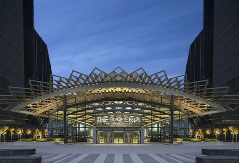 The platform brings together two of the emirate’s flagship shopping destinations. Aldar contributed Yas Mall, while Mubadala added The Galleria Luxury Collection