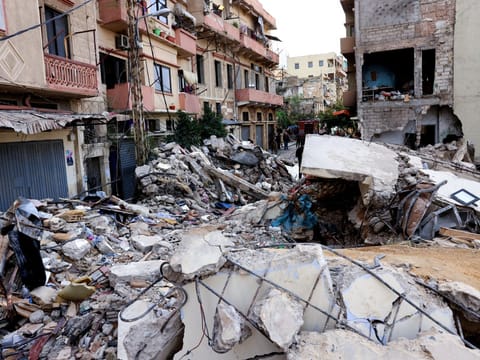 Old building collapses in Iraq's Kirkuk