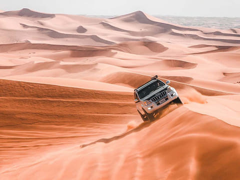 Desert Safari Dubai Tours: Experience morning serenity and evening entertainment