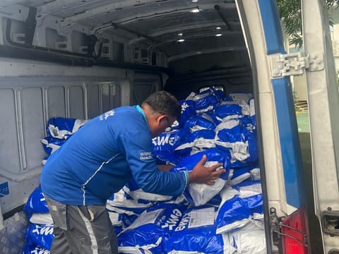 A courier service arranged by Leams Education handles the homedelivery of books and other schools supplies to students of The Indian Academy in Dubai.