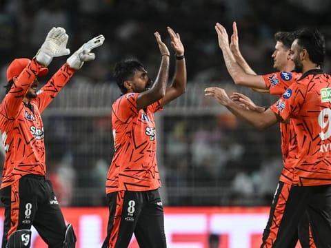 Sunrisers Hyderabad's Sri Lankan cricket player Eshan Malinga (C) celebrates with teammates after taking the wicket of Kolkata Knight Riders' Indian player Ramandeep Singh during the 2026 Indian Premier League (IPL) T20 match between Kolkata Knight Riders and Sunrisers Hyderabad at the Eden Gardens in Kolkata on April 2, 2026.