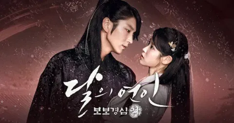 Lee Joon-gi and IU in Moon Lovers Scarlet Heart.