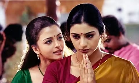 Aishwarya Rai Bachchan and Tabu in Kandukondain Kandukondain