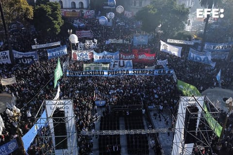 A massive march in Buenos Aires, with replicas in other cities of Argentina, demands that Javier Milei's Government allocate funds to public universities, suffocated by the Executive's austerity measures.