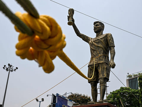 Workers secure towering Messi sculpture as officials plan urgent removal.