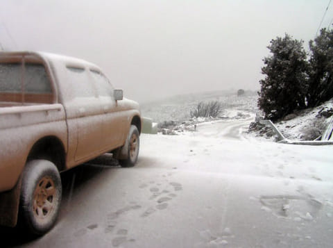 Snow blankets Oman’s mountains as temperatures drop