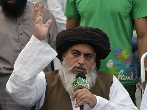 Khadim Hussain Rizvi, head of the Tehreek-e-Labaik Pakistan (TLP) speaks to supporters