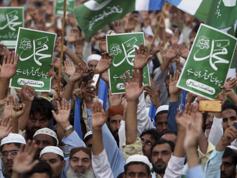Supporters of the Jamaat-e-Islami party during a rally to protest the court ruling in the Asia Bibi case.