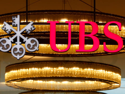 UBS wants to get American analysts “to take a closer look at us” and is considering reporting the performance of its US businesses separately.