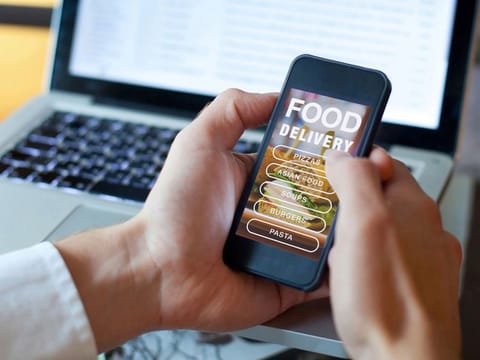 Standalone restaurants in the UAE saw a significant increase in online food delivery spend as e-commerce payments surged in 2020 following the coronavirus outbreak.