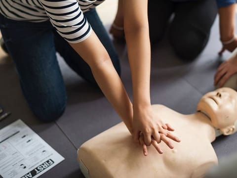 What began as a CPR lesson turned into a life-saving rescue inside the classroom.