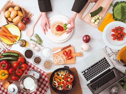 Health, convenience and overall experience play critical roles in deciding what people eat and where they choose to eat