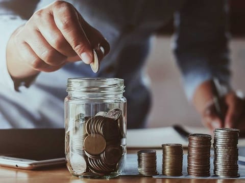 UAE markets Its First Federal Bond to Global Investors.