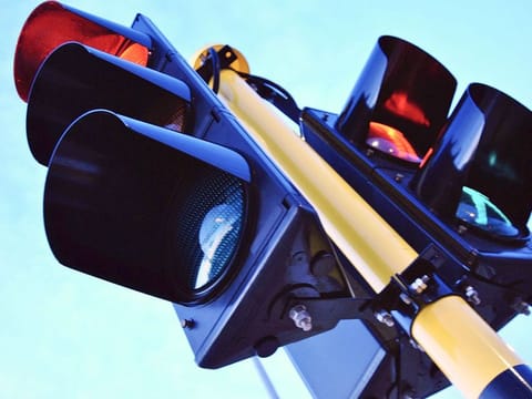 Dubai is rolling out an AI-powered traffic signal system that adjusts in real time based on vehicle and pedestrian movement. Here’s how a small move at the stop line can trigger green lights faster and how the city’s smart signals are designed to cut waiting times and improve road safety.