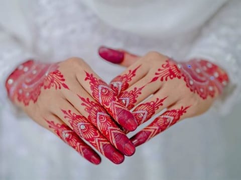 Abu Dhabi Municipality carried out its annual Ramadan inspection campaign against fake, expired and illegal products in shopping centres and beauty salons.