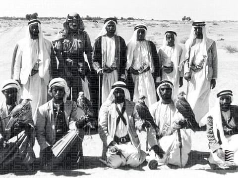 Shaikh Zayed Bin Sultan Al Nahyan, Shaikh Mohammad Bin Khalifa Al Nahyan, Shaikh Khalifa Bin Zayed Al Nahyan, Shaikh Saeed Bin Shakhbut Al Nahyan and Colonel Carter from the Trucial Oman Scouts in Al Ain, in 1960.