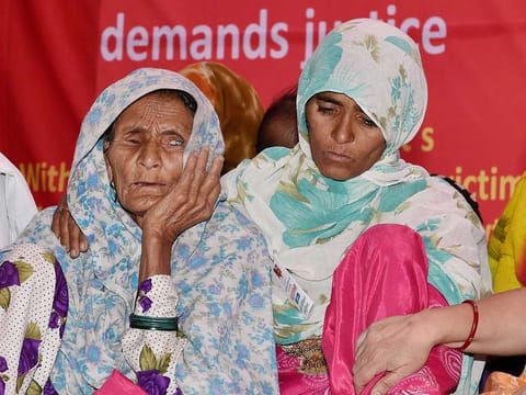 In this April 19, 2017 photo Alwar lynching victim Pehlu Khan's mother Ankuri Begum (L) is seen at a dharna demanding justice for her son, at Jantar Mantar in New Delhi. An Alwar court on Wednesday acquitted all six accused in the lynching of Pehlu Khan, killed two years ago by a mob that set upon him while he was transporting cows.